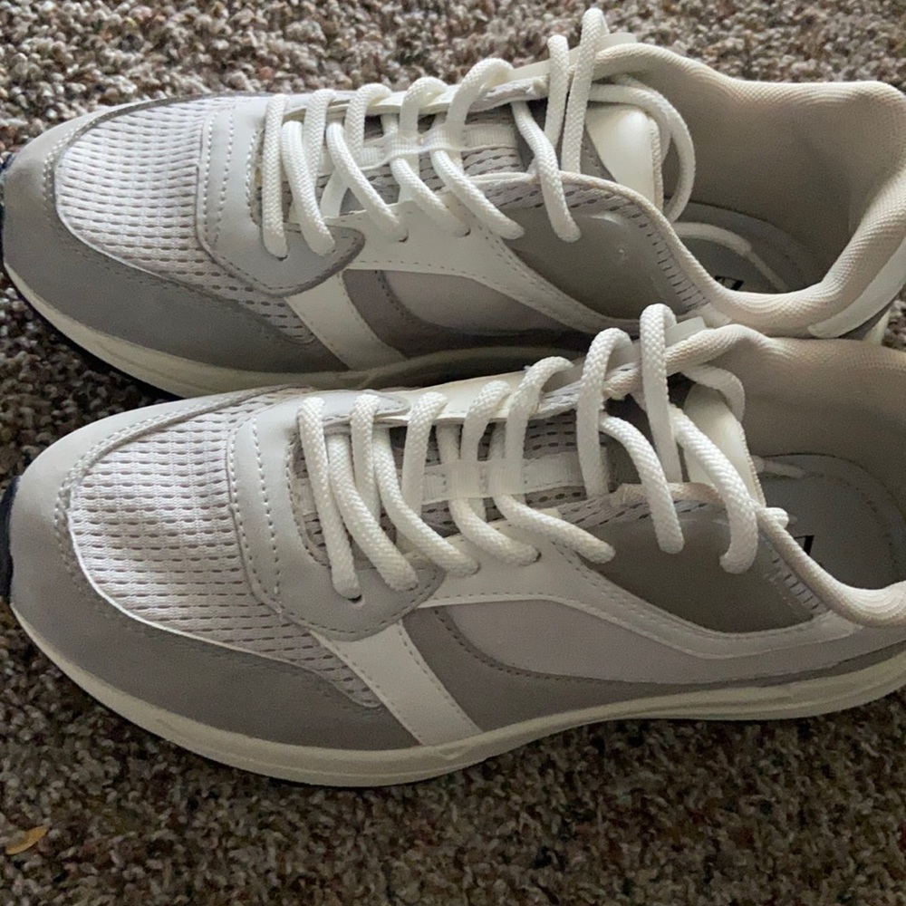 Dad sneakers from Zara